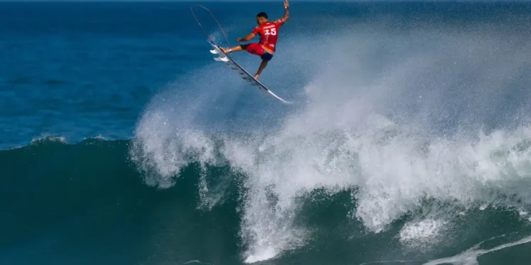 Com quatro atletas, Brasil continua vivo na etapa de Saquarema da WSL