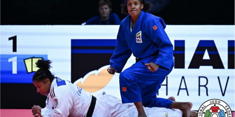 Beatriz Freitas e Karol Gimenes ficam em 7º no Mundial de Judô