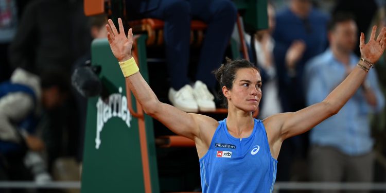 Zebra francesa bate número 6 do mundo e desafia Gauff na semifinal em Roland Garros