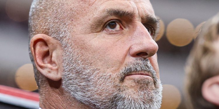 Técnico da Polônia renuncia ao cargo após Lewandowski anunciar afastamento da seleção