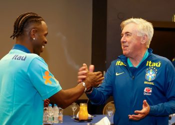 Ancelotti recebe jogadores da Seleção Brasileira em São Paulo