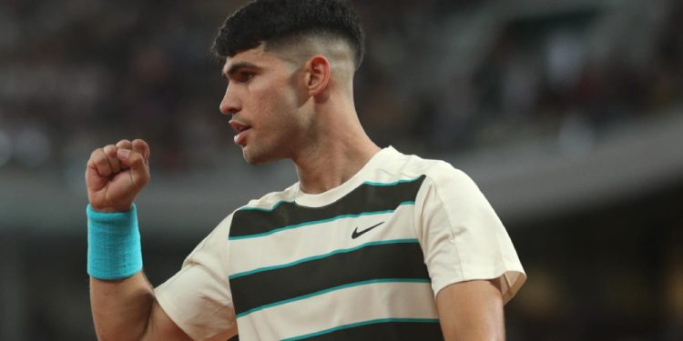Alcaraz atropela número 12 do mundo e encara Musetti na semi em Roland Garros