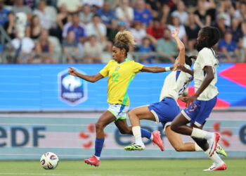 Brasil abre 2 a 0, mas leva virada da França em amistoso