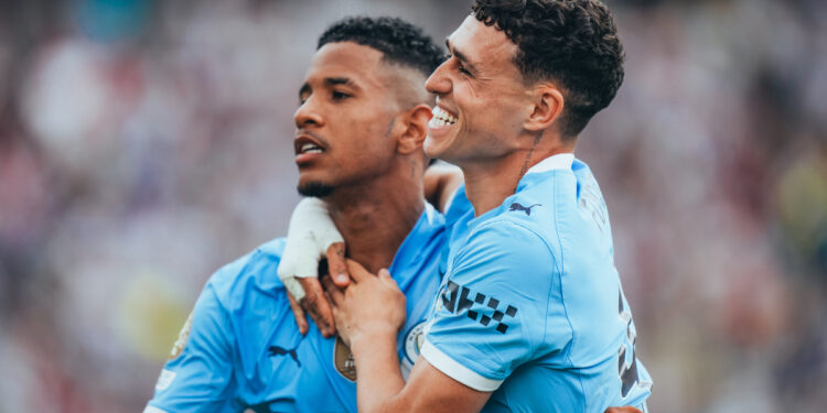 Com golaço de Savinho, City atropela a Juventus e garante liderança do grupo