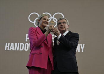 Kirsty Coventry assume a presidência do Comitê Olímpico Internacional