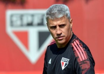 São Paulo acerta retorno do técnico Hernán Crespo