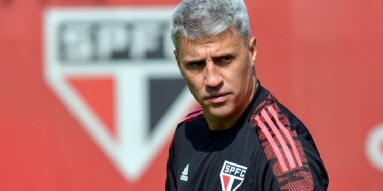 São Paulo acerta retorno do técnico Hernán Crespo
