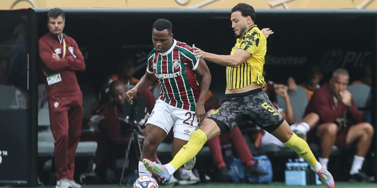 Fluminense pressiona, mas fica no empate com o Borussia na estreia