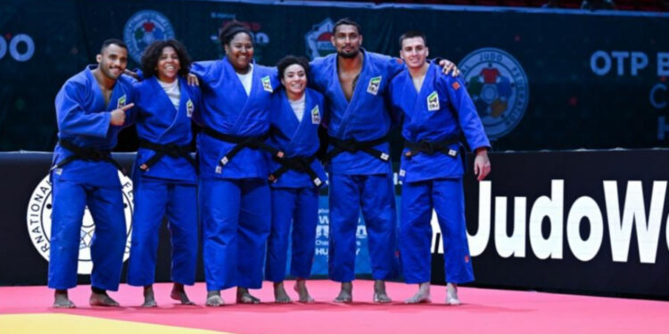 Judô brasileiro finaliza campanha no Mundial com quinto lugar da equipe mista