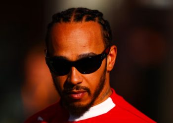 Hamilton mostra desânimo e lamenta prova “terrível” na Espanha