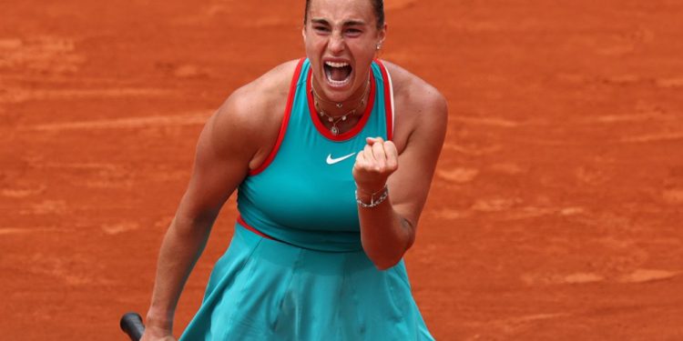 Sabalenka bate Anisimova e vai às quartas em Paris; Swiatek busca virada e também avança