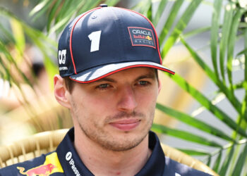 Toto Wolff confirma negociação com Max Verstappen para 2026