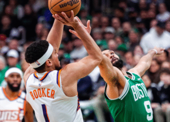 Devin Booker renova com Phoenix Suns e terá maior salário anual na história da NBA 