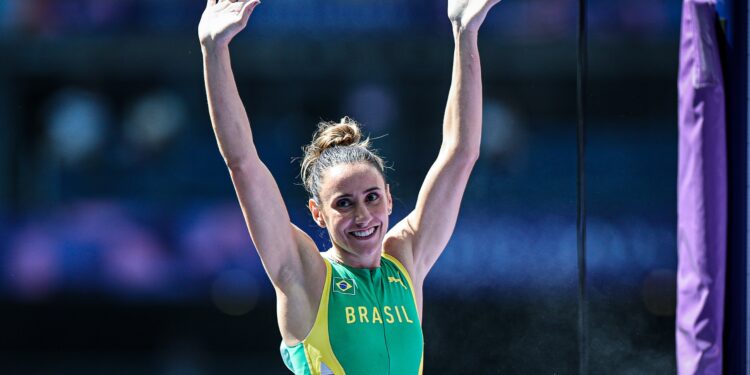 “O salto com vara começa a brilhar de novo”, diz Murer sobre marcas de Juliana Campos