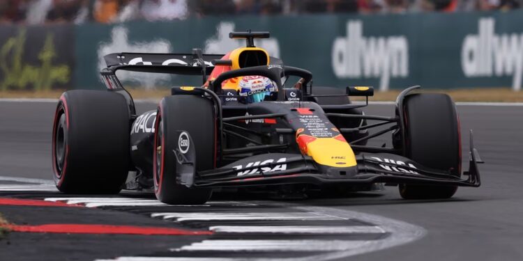 Verstappen estraga festa da McLaren e larga na pole do GP da Grã-Bretanha; Bortoleto é 16º