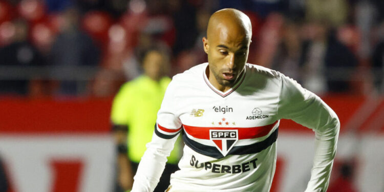 São Paulo divulga relatório médico de Lucas Moura após artroscopia no joelho