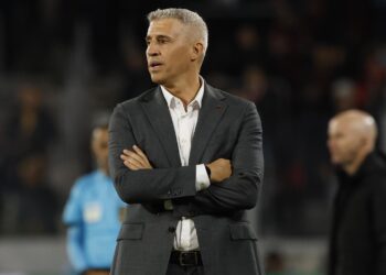 Crespo pede pés no chão após eliminação do São Paulo na Copa do Brasil