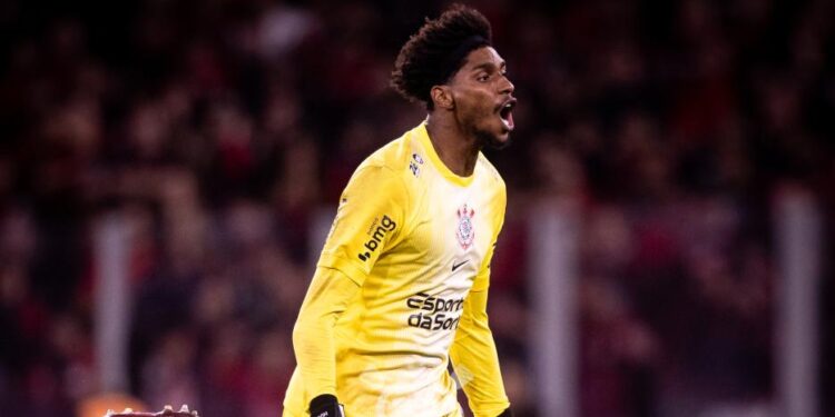 Hugo expõe momento pessoal difícil após vitória do Corinthians: “Acabou mexendo com a minha cabeça”