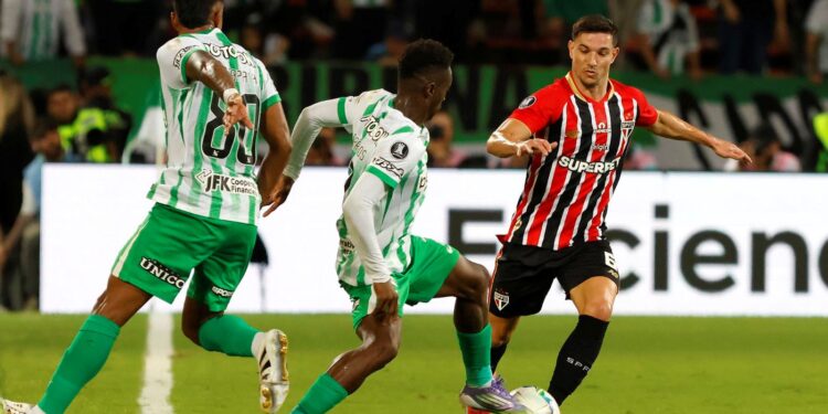 São Paulo sobrevive em Medellín, mas precisa jogar muito mais para avançar