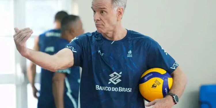 Bernardinho convoca seleção masculina para treinos visando ao Campeonato Mundial