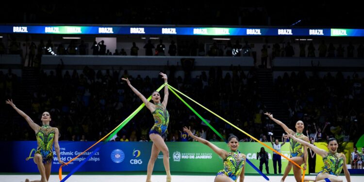 Conjunto do Brasil fatura prata inédita e faz história no Mundial de Ginástica Rítmica