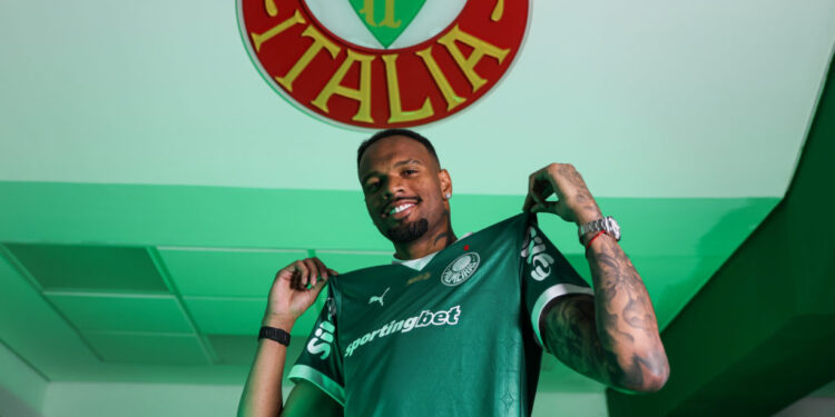 Palmeiras anuncia a contratação do goleiro Carlos Miguel, ex-Corinthians