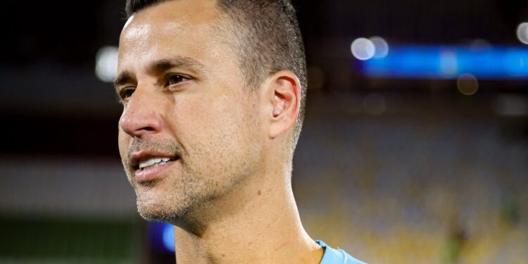 Fábio se torna o jogador com mais partidas disputadas no futebol mundial