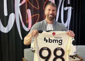 Polícia investiga denúncia sobre plano de sequestro de Pedrinho, presidente do Vasco