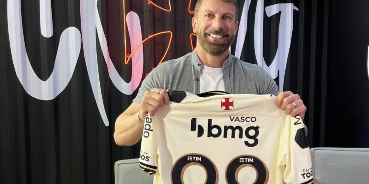 Polícia investiga denúncia sobre plano de sequestro de Pedrinho, presidente do Vasco