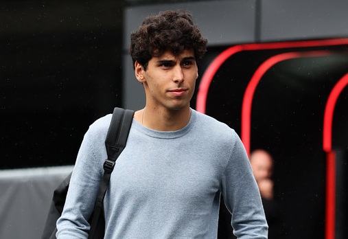 De férias na F1, Bortoleto é atração para jovens talentos do kart na Granja Viana