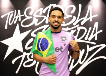 Vitinho, do Botafogo, é convocado por Carlo Ancelotti no lugar de Vanderson