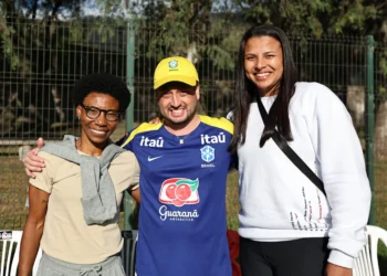 Seleção recebe visita especial de Pretinha e Zizi antes da final da Copa América