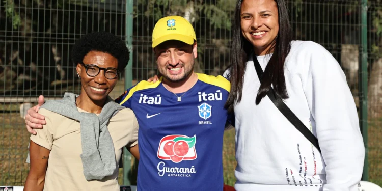 Seleção recebe visita especial de Pretinha e Zizi antes da final da Copa América