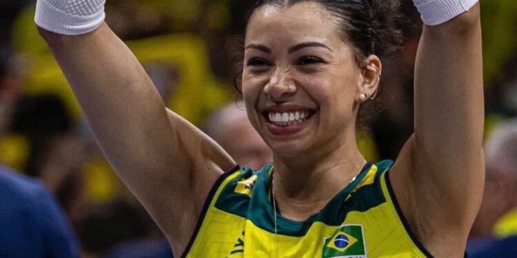 Carolana anuncia aposentadoria da Seleção Brasileira: “Momento de encerrar o ciclo”
