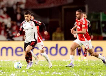 Flamengo volta a derrotar o Internacional e avança na Libertadores