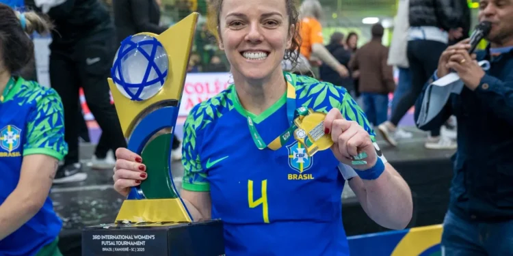 Taty comemora tri do Brasil no futsal: “A emoção é sempre como se fosse a primeira vez”