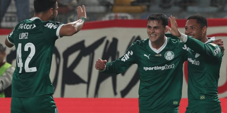 Palmeiras segue com 100% de aproveitamento na Libertadores após golear o Universitario