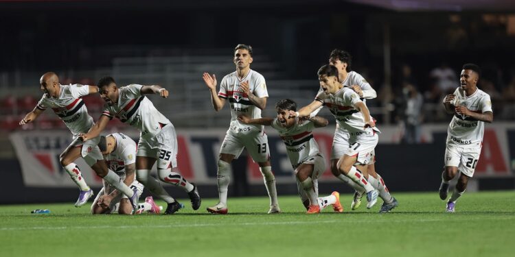 São Paulo vence o Atlético Nacional nos pênaltis e vai às quartas da Libertadores