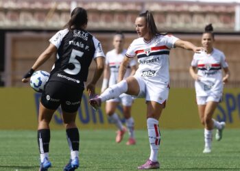 Corinthians bate o São Paulo no 1º jogo da semifinal do Brasileirão; Palmeiras perde do Cruzeiro