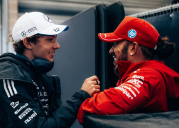 Antonelli agradece apoio de Hamilton em meio a desafios na F1: “É realmente uma pessoa incrível”