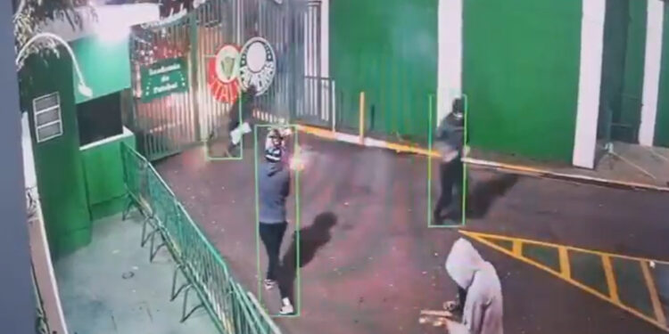 Palmeiras denuncia ataque com bombas e rojões ao CT