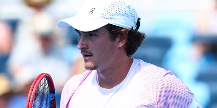 João Fonseca vence chinês de virada na estreia do Masters 1000 de Cincinnati