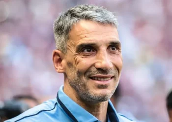 Santos anuncia a contratação de Vojvoda como seu novo técnico