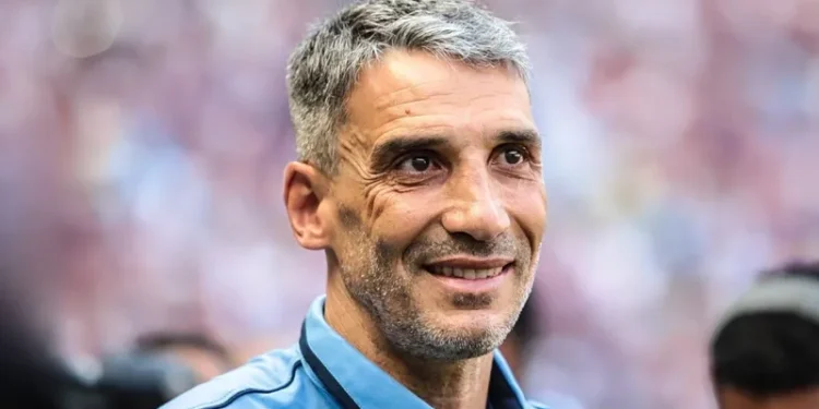 Santos anuncia a contratação de Vojvoda como seu novo técnico