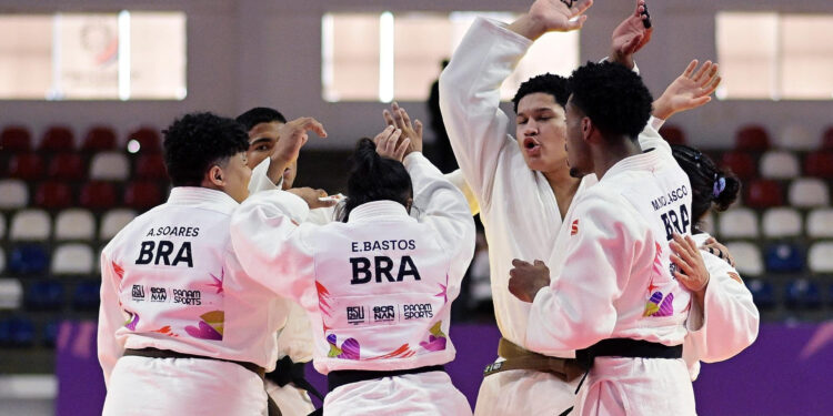 Judô brasileiro encerra campanha no Pan Júnior com ouro por equipes