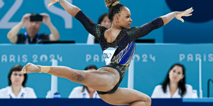 Rebeca Andrade anuncia que não competirá mais no solo