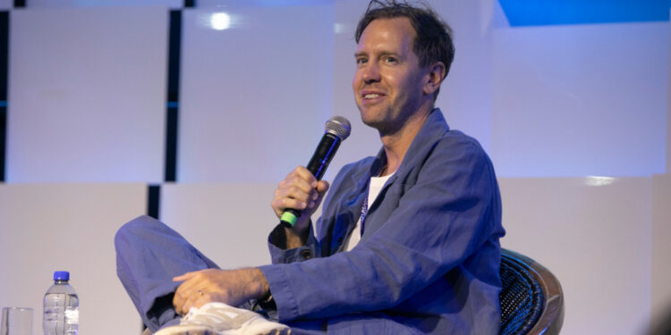 Vettel admite conversas para retornar à F1 e destaca evolução de Bortoleto: “Muito promissor”