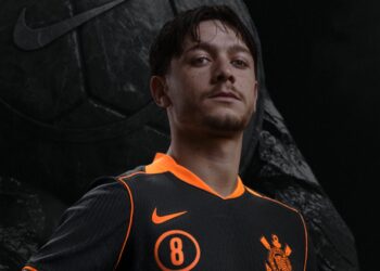 Corinthians lança terceiro uniforme e estreia contra o Flamengo