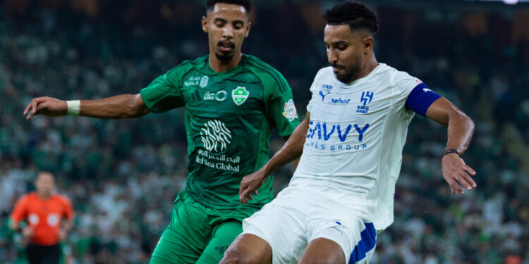 Al Ahli marca três vezes em 13 minutos e arranca empate com Al Hilal na Liga Saudita