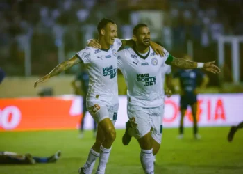 Bahia goleia o Confiança e encaminha título da Copa do Nordeste